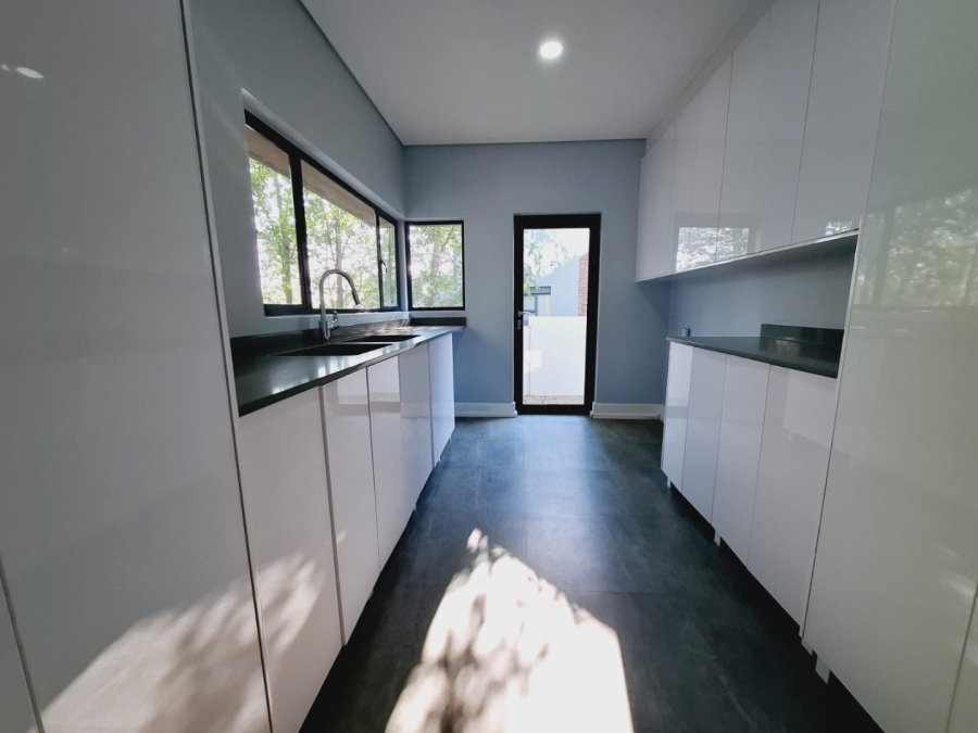 5 Bedroom Property for Sale in Somerton Estate Free State